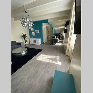  Hébergement de vacances Jolie Maison En Plein Centre Du