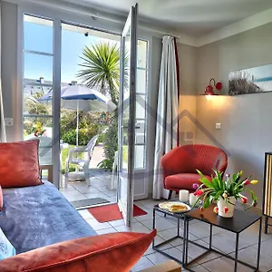  Hébergement de vacances Localise - Maison G4 Au - A 50m De La Avec Jardin Et Piscine - à Pied, Plages, Port, Centre, Commerces, Marché - Wifi Inclus - Animaux Bienvenus - Linge De Lit Inclus
